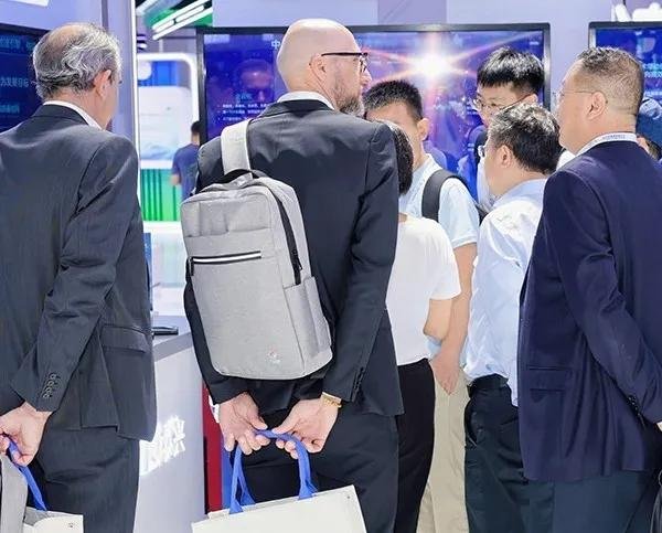 富灯网配资 全面支持铁路信创国产化，中兴新支点OS亮相2025国际铁路展